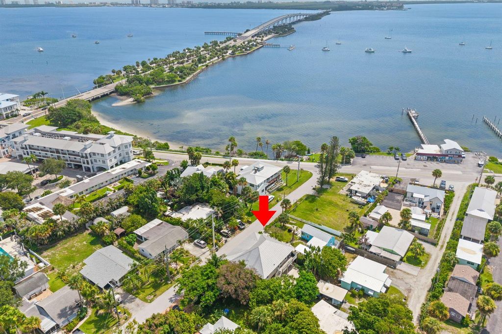 1790 NE MANGO Terrace, Jensen Beach, FL 34957
