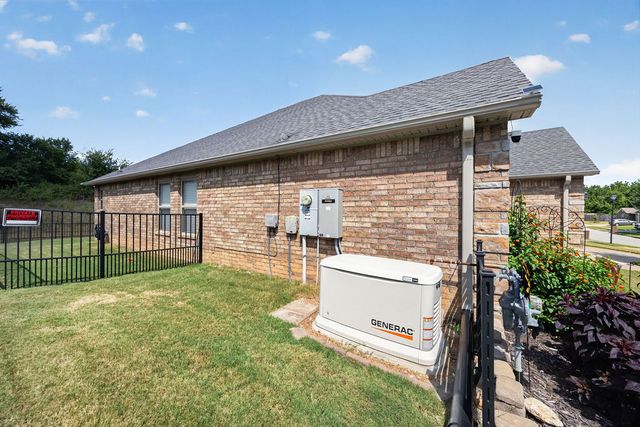 2550 Iron Avenue, Farmington, AR 72730
