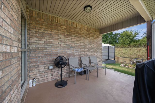 2550 Iron Avenue, Farmington, AR 72730