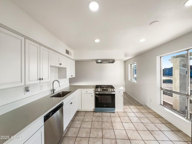 4244 E SAINT CATHERINE Avenue, Phoenix, AZ 85042