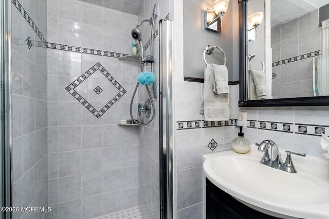 88 Stratford Drive, Manalapan, NJ 07726
