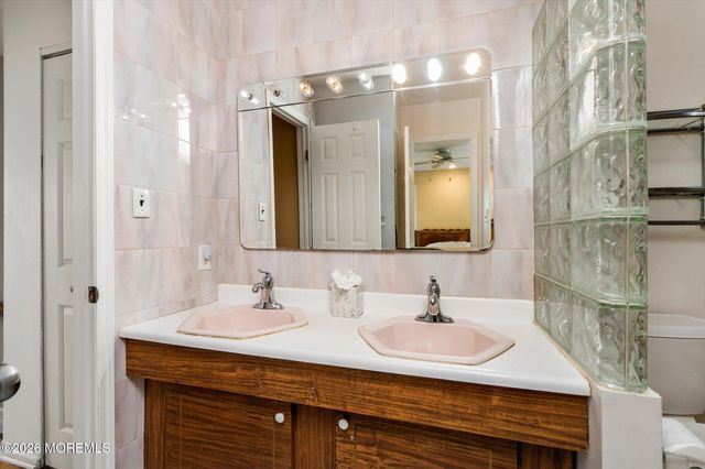 88 Stratford Drive, Manalapan, NJ 07726