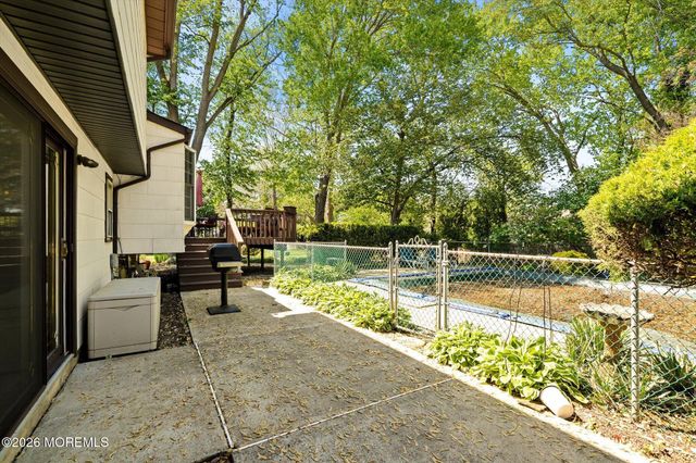 88 Stratford Drive, Manalapan, NJ 07726
