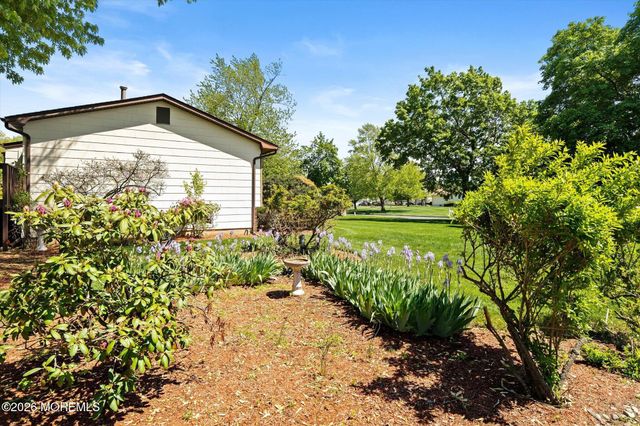 88 Stratford Drive, Manalapan, NJ 07726