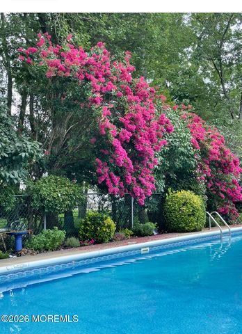 88 Stratford Drive, Manalapan, NJ 07726