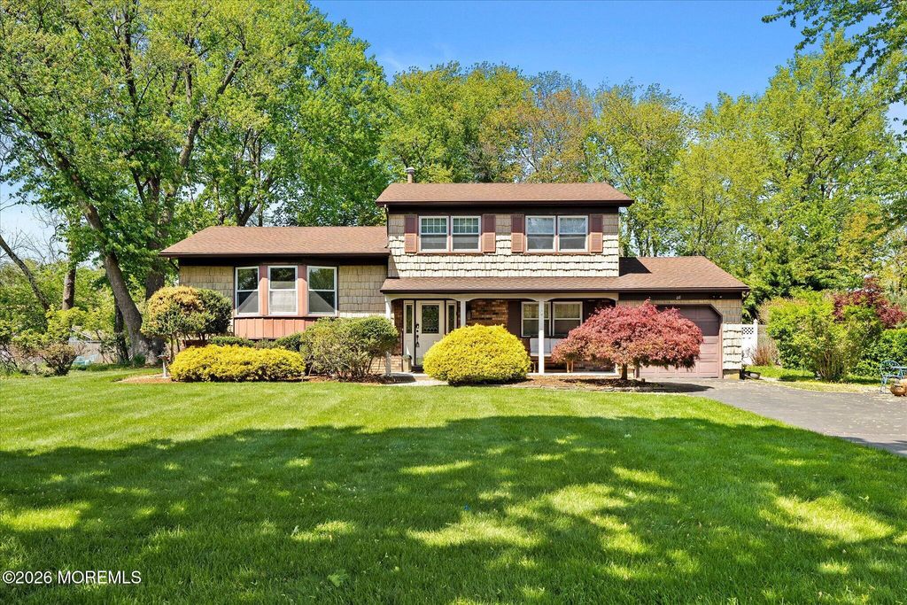 88 Stratford Drive, Manalapan, NJ 07726