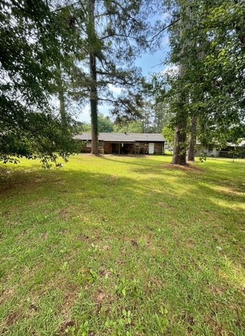 102 4th St, New Llano, LA 71446