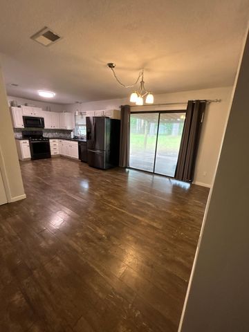 102 4th St, New Llano, LA 71446