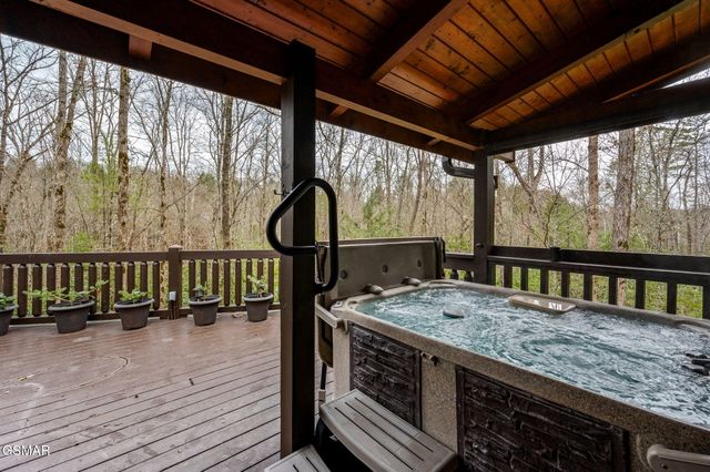 1903 Waters End Road, Walland, TN 37886