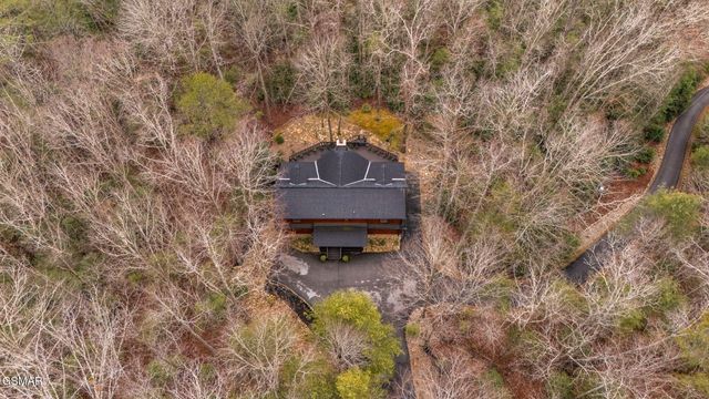 1903 Waters End Road, Walland, TN 37886