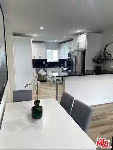 8704 Dorrington Avenue D, West Hollywood, CA 90048