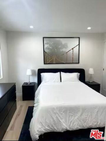 8704 Dorrington Avenue D, West Hollywood, CA 90048