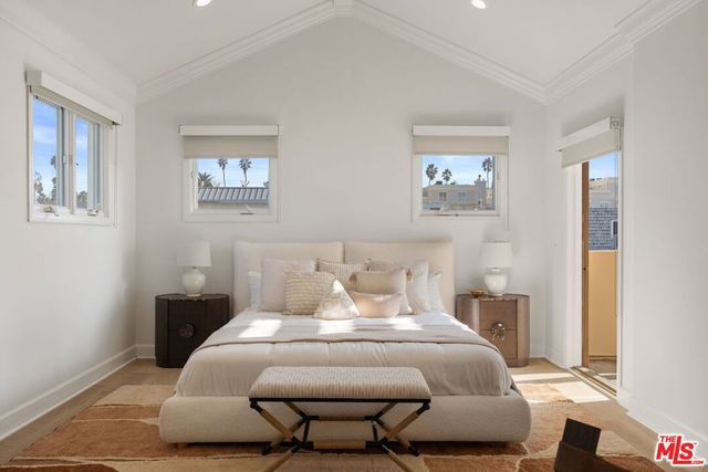 1032 3rd Street 101, Santa Monica, CA 90403