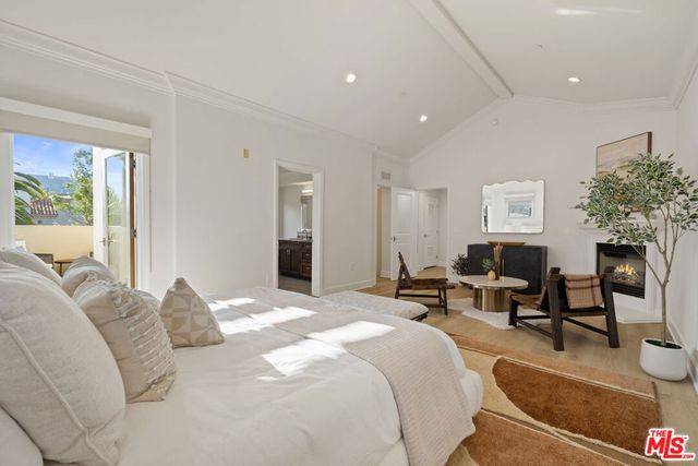 1032 3rd Street 101, Santa Monica, CA 90403