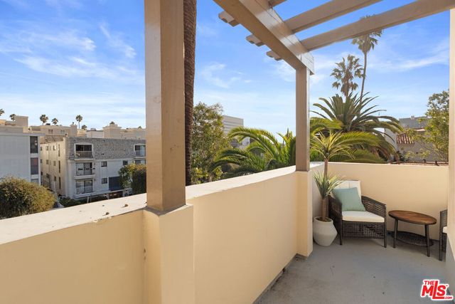 1032 3rd Street 101, Santa Monica, CA 90403