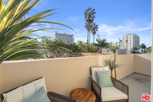 1032 3rd Street 101, Santa Monica, CA 90403