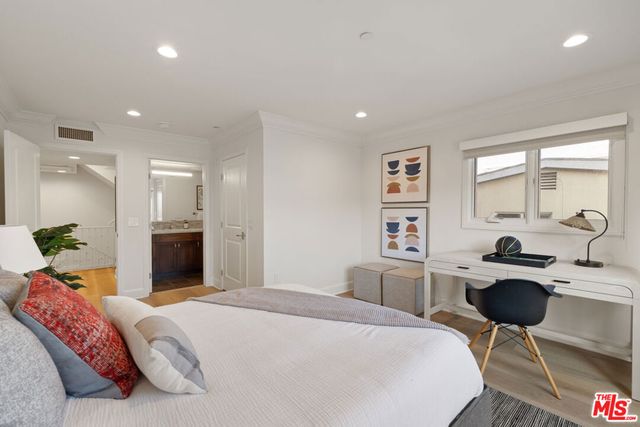 1032 3rd Street 101, Santa Monica, CA 90403