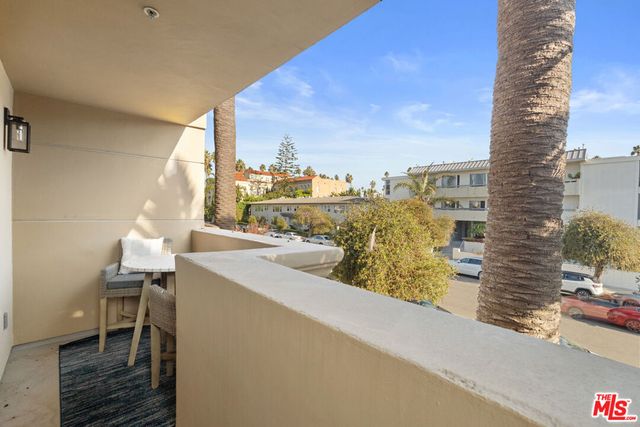 1032 3rd Street 101, Santa Monica, CA 90403
