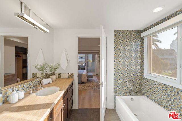 1032 3rd Street 101, Santa Monica, CA 90403