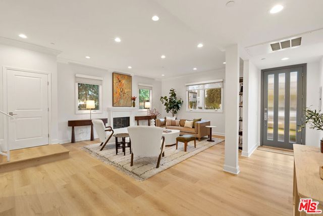 1032 3rd Street 101, Santa Monica, CA 90403