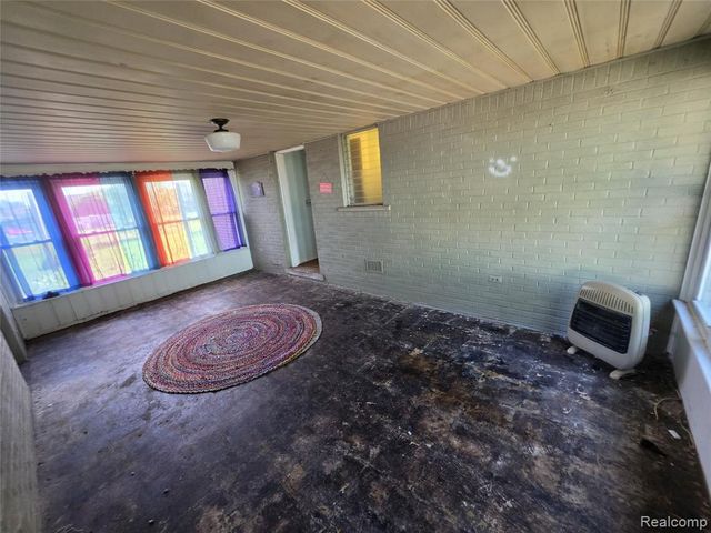 21210 E 10 Mile Road, Saint Clair Shores, MI 48080