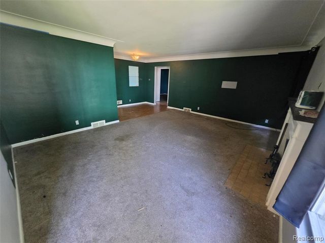 21210 E 10 Mile Road, Saint Clair Shores, MI 48080