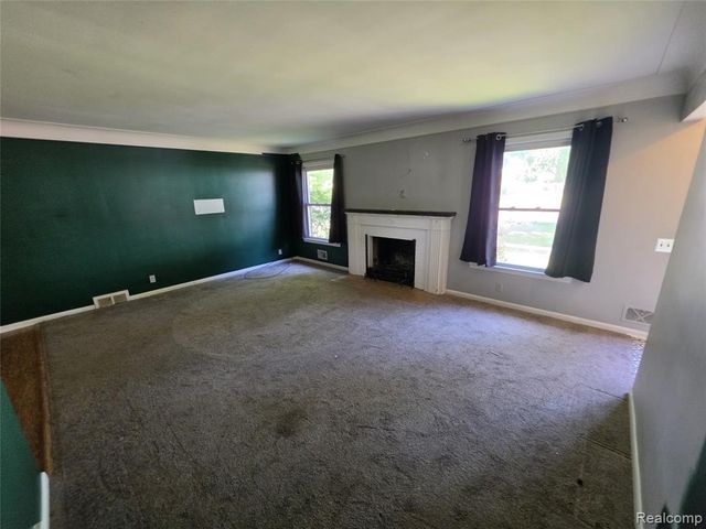 21210 E 10 Mile Road, Saint Clair Shores, MI 48080