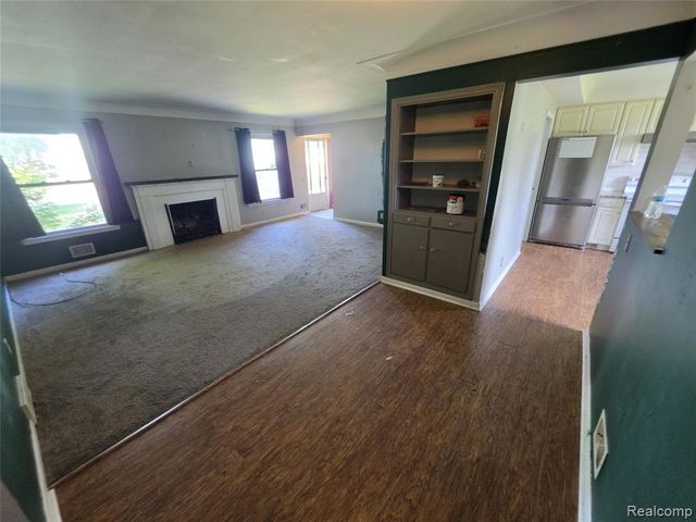 21210 E 10 Mile Road, Saint Clair Shores, MI 48080