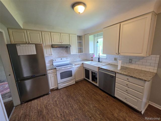 21210 E 10 Mile Road, Saint Clair Shores, MI 48080