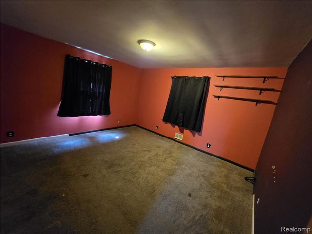 21210 E 10 Mile Road, Saint Clair Shores, MI 48080