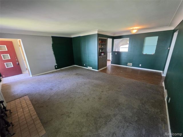 21210 E 10 Mile Road, Saint Clair Shores, MI 48080