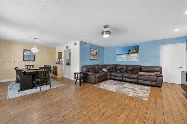 9341 SW 56th St, Cooper City, FL 33328
