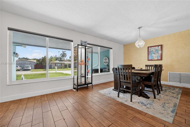 9341 SW 56th St, Cooper City, FL 33328