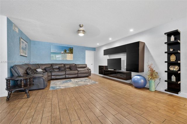 9341 SW 56th St, Cooper City, FL 33328
