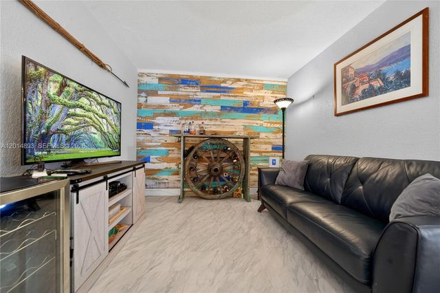 9341 SW 56th St, Cooper City, FL 33328