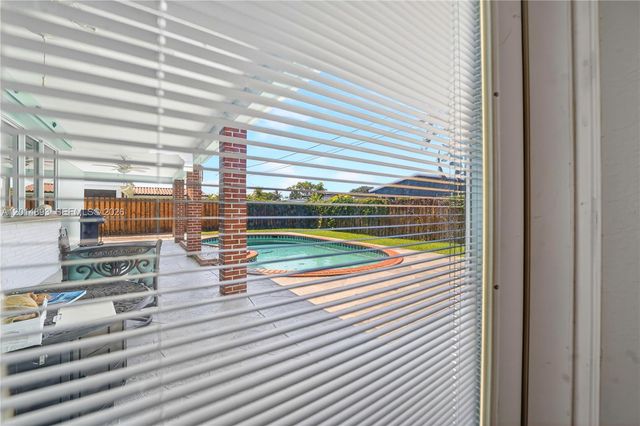 9341 SW 56th St, Cooper City, FL 33328
