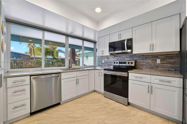9341 SW 56th St, Cooper City, FL 33328