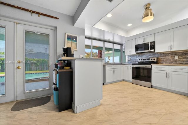 9341 SW 56th St, Cooper City, FL 33328