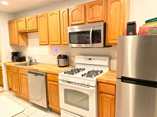 130 W 8th St 3, Boston, MA 02127