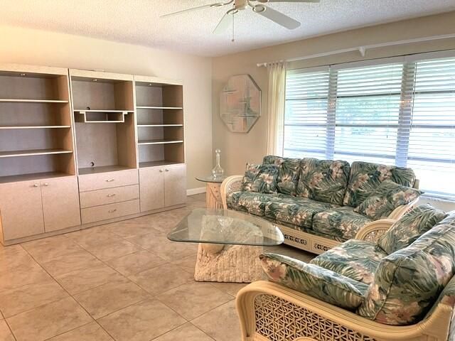 1152 Circle Drive D, Delray Beach, FL 33445