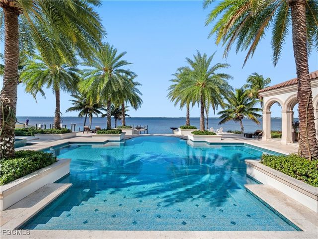 1240 Coconut DR, Fort Myers, FL 33901