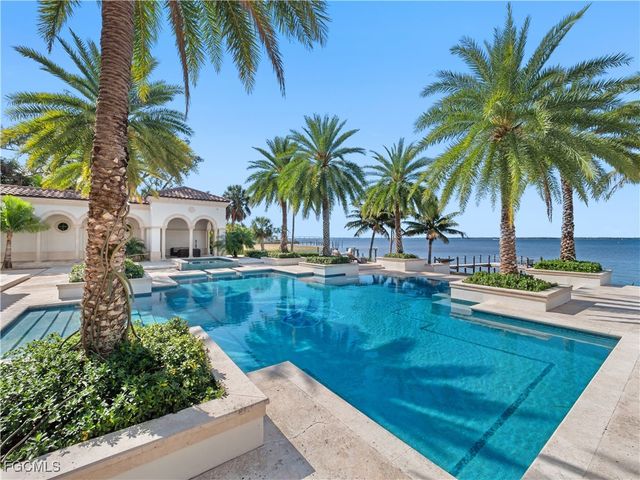 1240 Coconut DR, Fort Myers, FL 33901