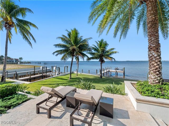 1240 Coconut DR, Fort Myers, FL 33901