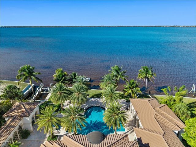 1240 Coconut DR, Fort Myers, FL 33901