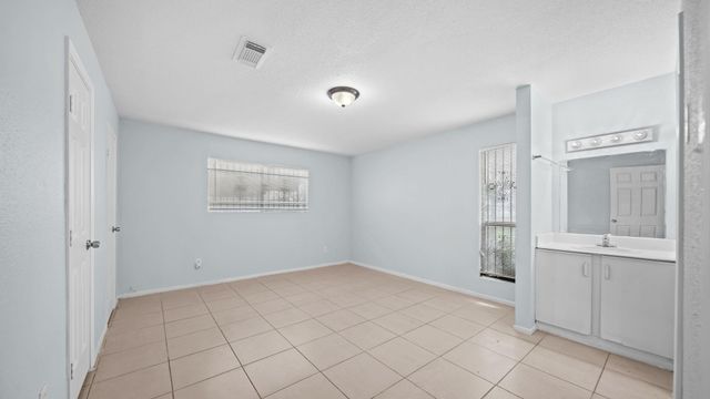 8405 Wilcrest Drive 2211, Houston, TX 77072