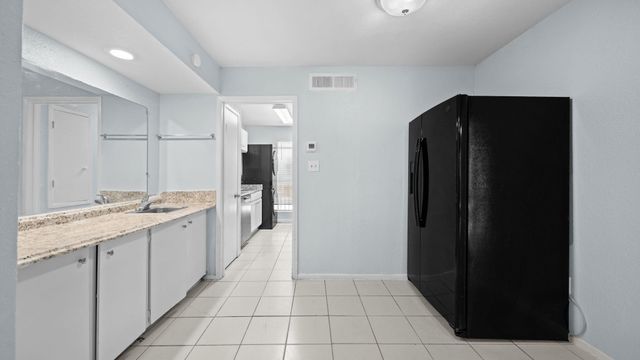 8405 Wilcrest Drive 2211, Houston, TX 77072