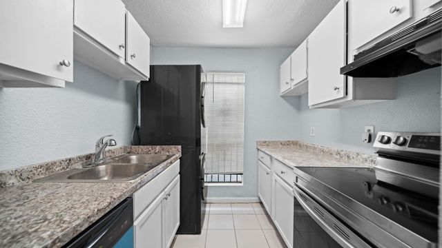 8405 Wilcrest Drive 2211, Houston, TX 77072