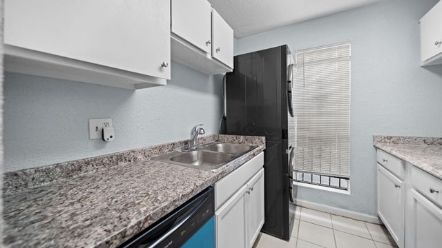 8405 Wilcrest Drive 2211, Houston, TX 77072