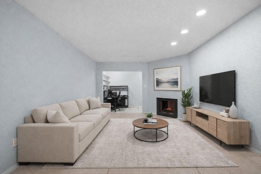 8405 Wilcrest Drive 2211, Houston, TX 77072