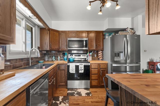 3158 BLUFF PL, Cheyenne, WY 82009